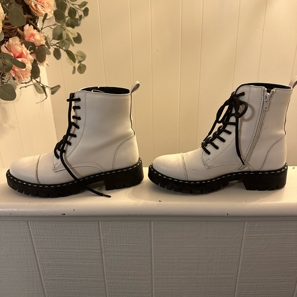 Aldo Chelsea/combat tie up boots with zipper sides - Picture 2 of 6